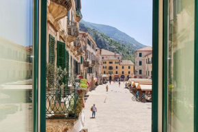 Spacious 1Bedroom on the Main Square of Kotor
